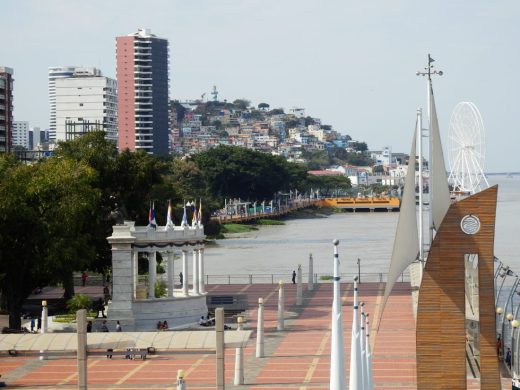 Nördlich der Malecón 2000 erhebt sich der Cerro Santa Ana